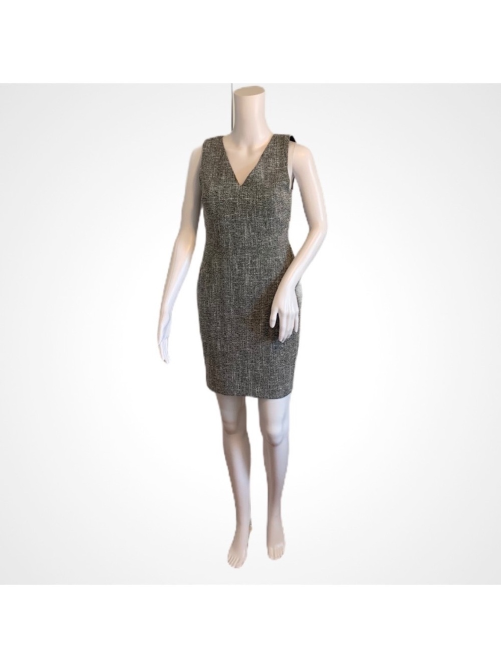 Banana Republic petite sheath v neck dress